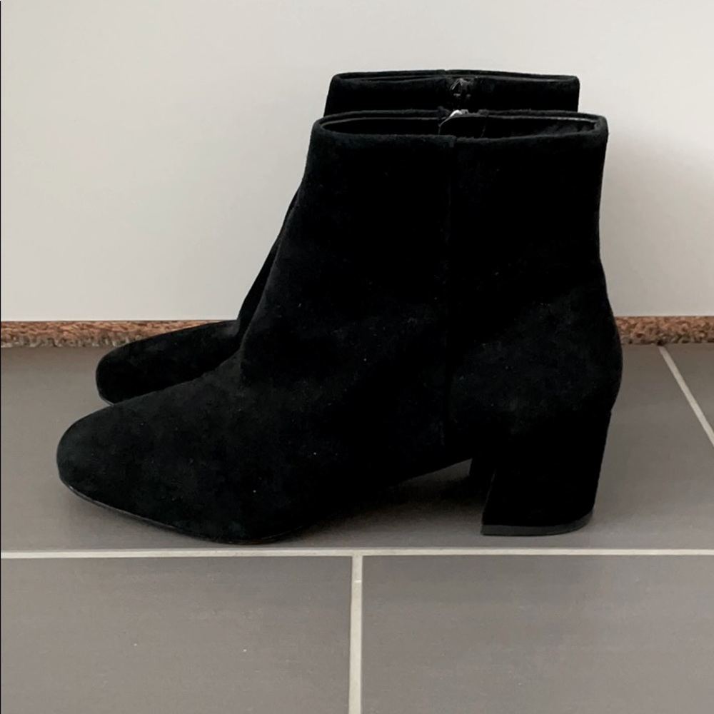 Gap black suede boots